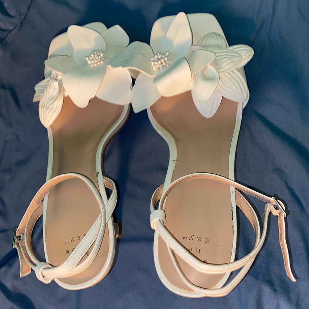 Chic White Floral Sandals